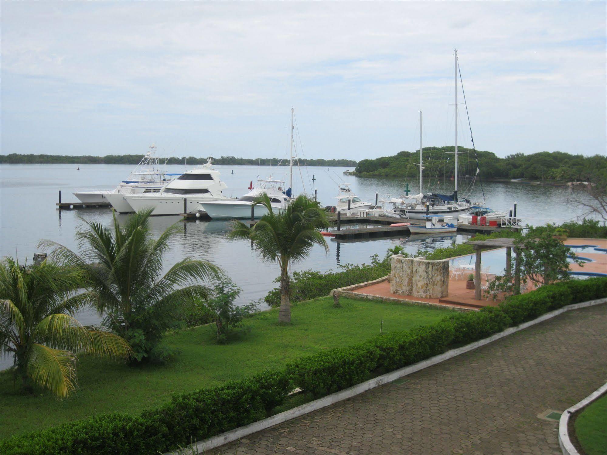 Marina Puesta Del Sol Hotel Aposentillo Bagian luar foto