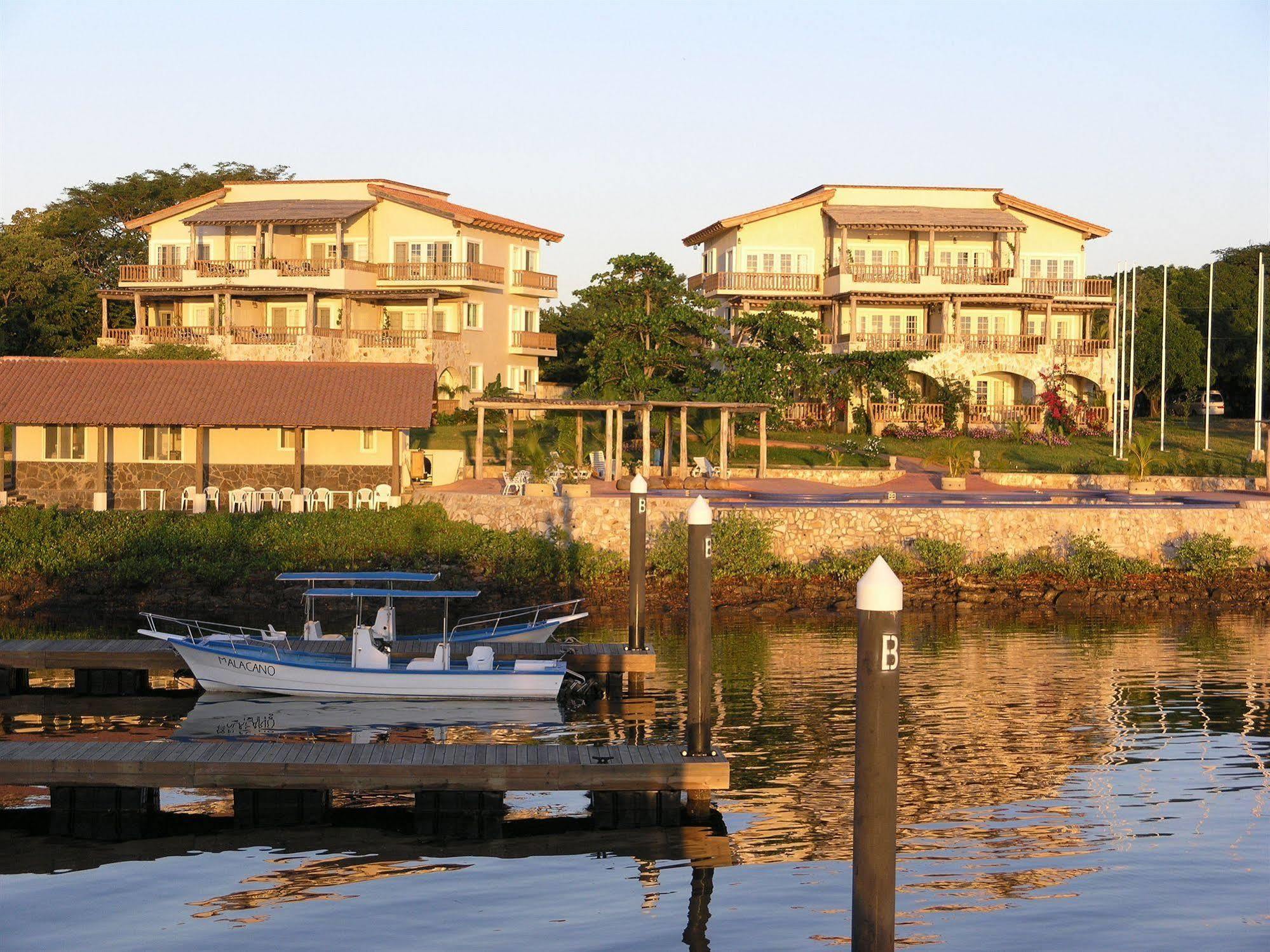 Marina Puesta Del Sol Hotel Aposentillo Bagian luar foto