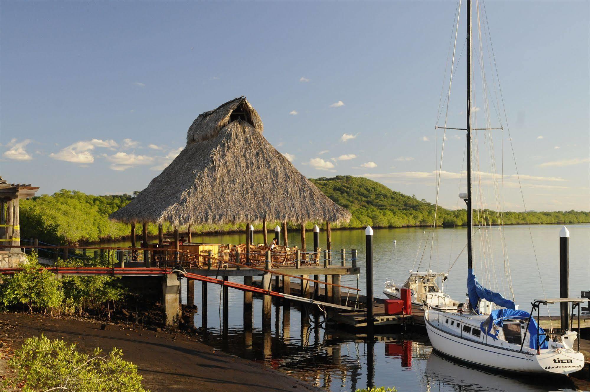 Marina Puesta Del Sol Hotel Aposentillo Bagian luar foto